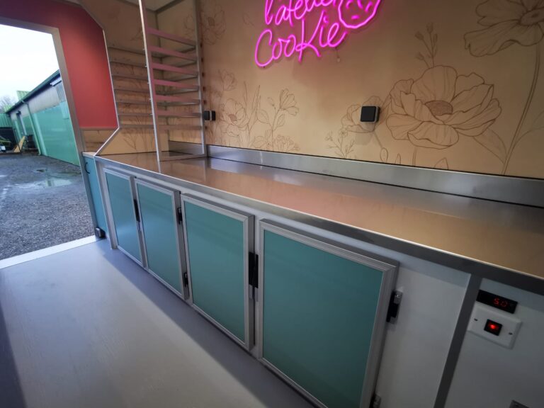 Aménagement food truck Atelier Cookies en Bretagne 2