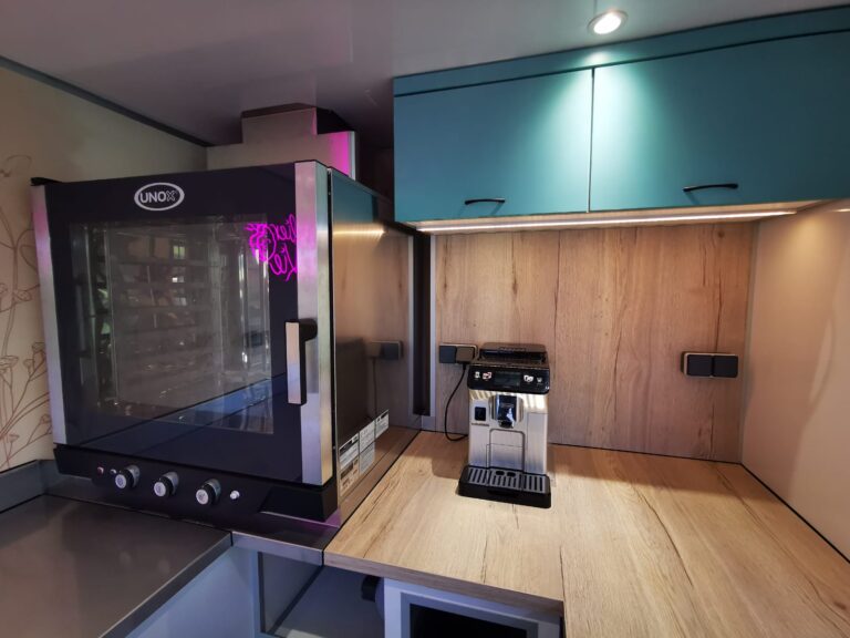 Aménagement food truck Atelier Cookies en Bretagne 6