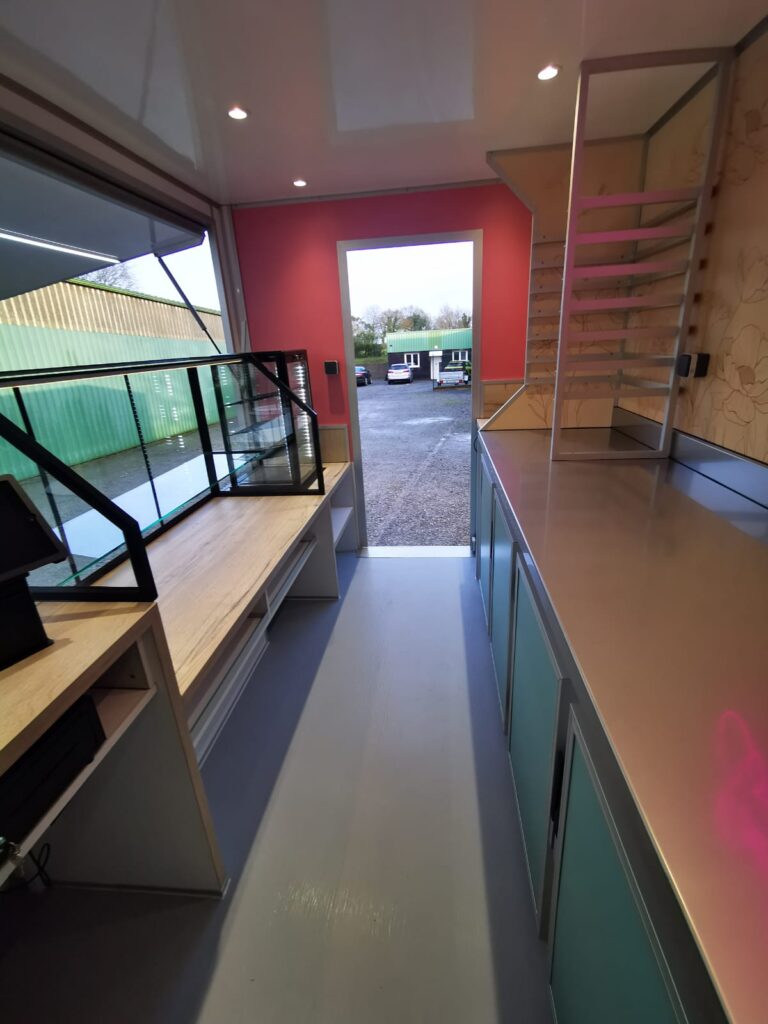 Aménagement food truck Atelier Cookies en Bretagne 7