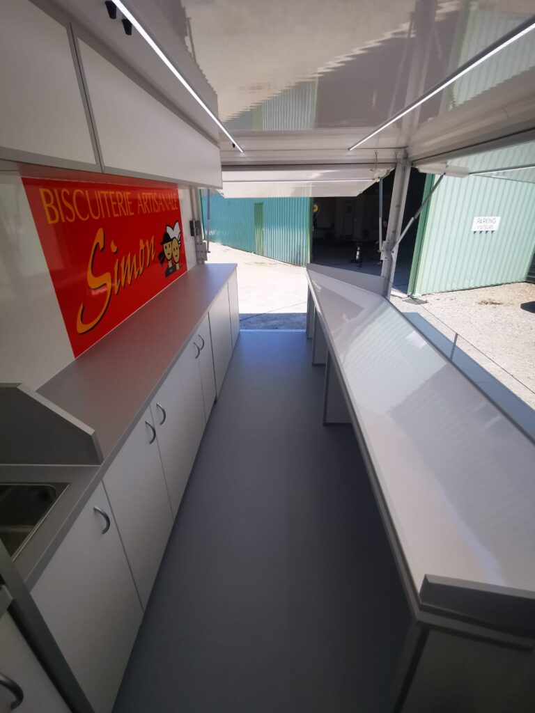 Aménagement food truck Biscuiterie Simon pour marché 4