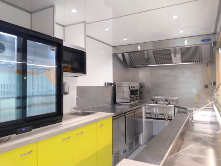 Aménagement food truck cuisine réunionnaise en Bretagne 3