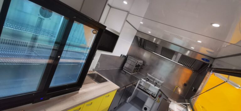 Aménagement food truck cuisine réunionnaise en Bretagne 6