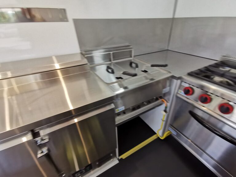 Aménagement food truck Globe Trucker en Bretagne 2
