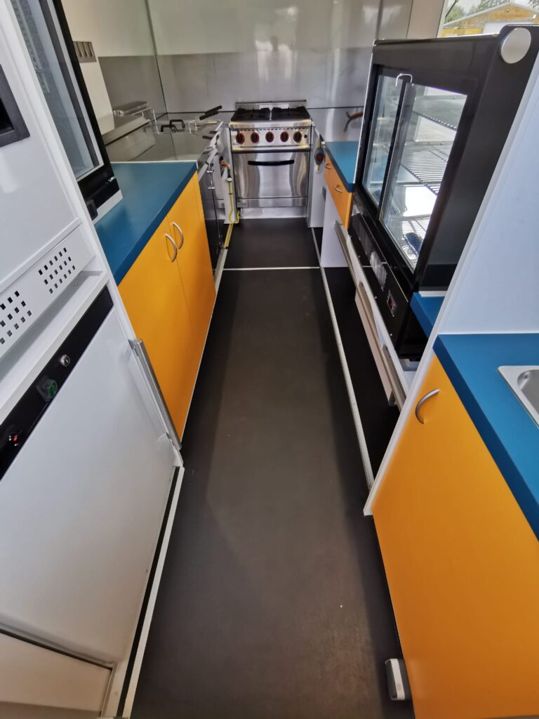 Aménagement food truck Globe Trucker en Bretagne 5