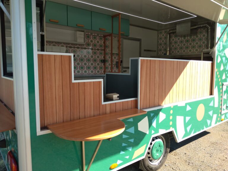 Aménagement food truck Le Camion II - Conception et réparation 13