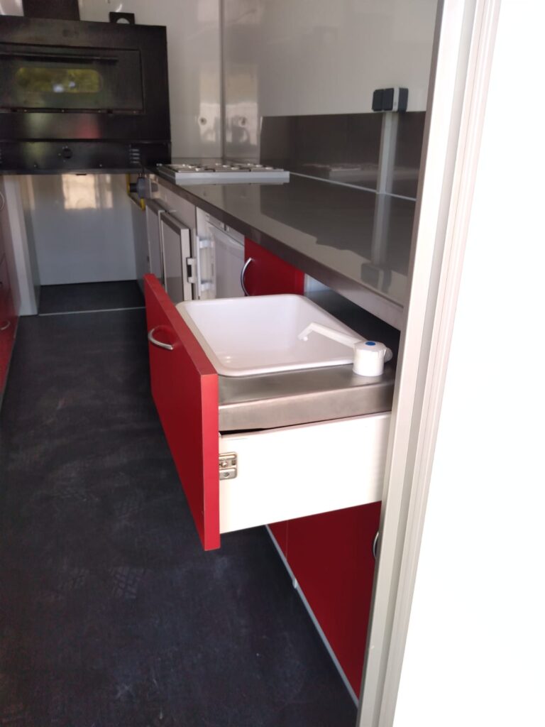 Aménagement food truck Le Napolitain Camion Pizza en Bretagne 2