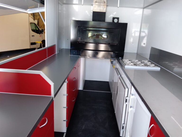 Aménagement food truck Le Napolitain Camion Pizza en Bretagne 3