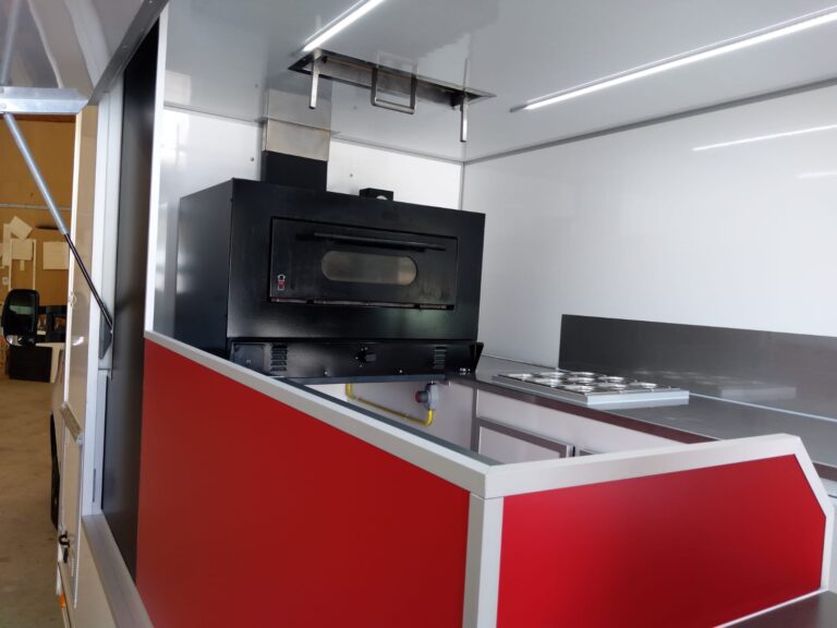 Aménagement food truck Le Napolitain Camion Pizza en Bretagne 4
