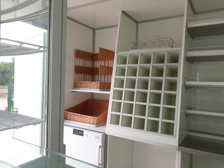 Aménagement food truck MA PTIT' EPICERIE en Bretagne 4