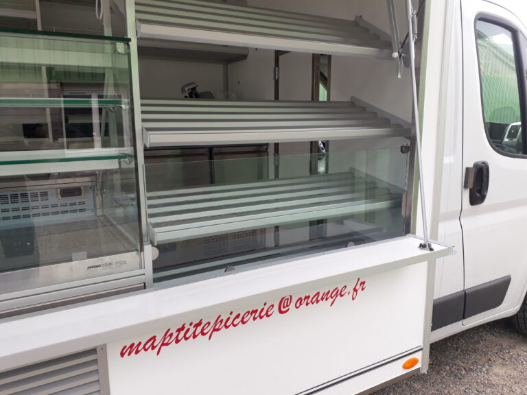 Aménagement food truck MA PTIT' EPICERIE en Bretagne 5