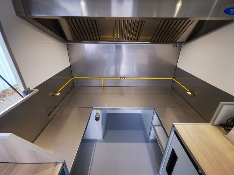 Aménagement food truck TIARÉ CRÊPES en Bretagne 3