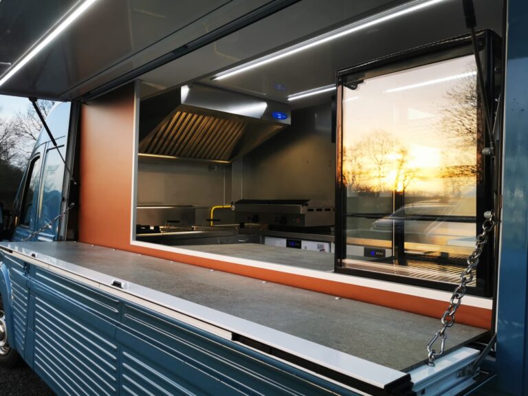 Aménagement food truck TYPE H - Conception et location sur mesure 5