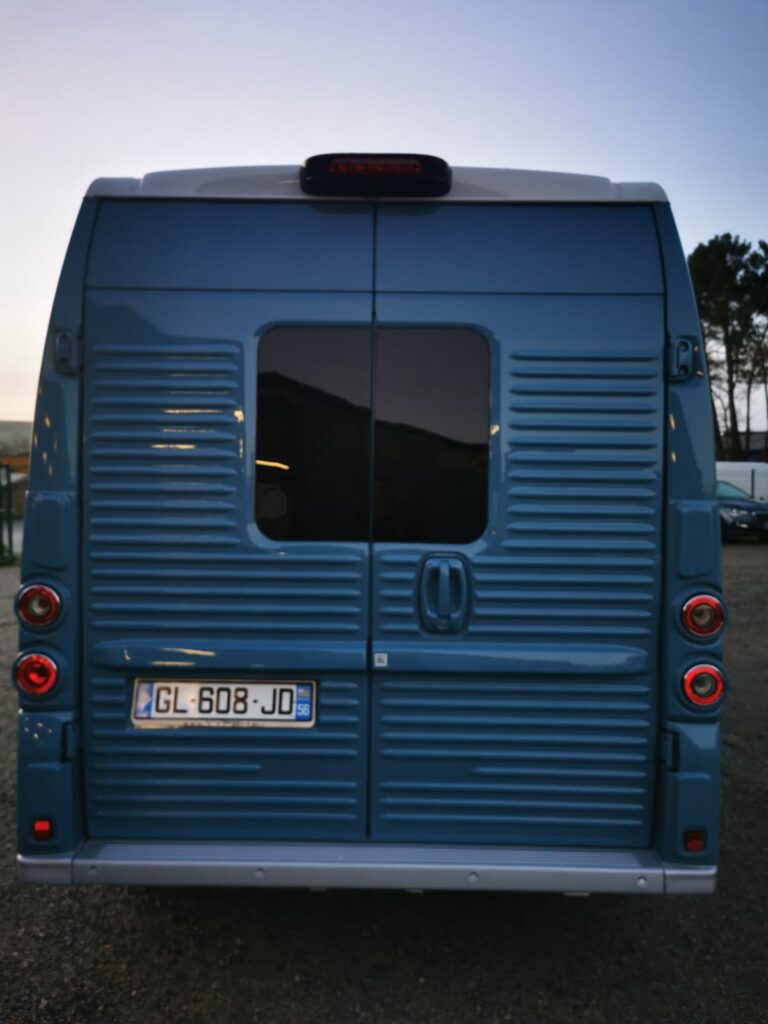 Aménagement food truck TYPE H - Conception et location sur mesure 7
