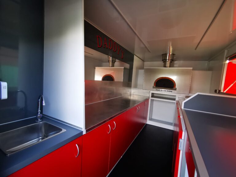 Camion pizza feu de bois - Aménagement complet 3