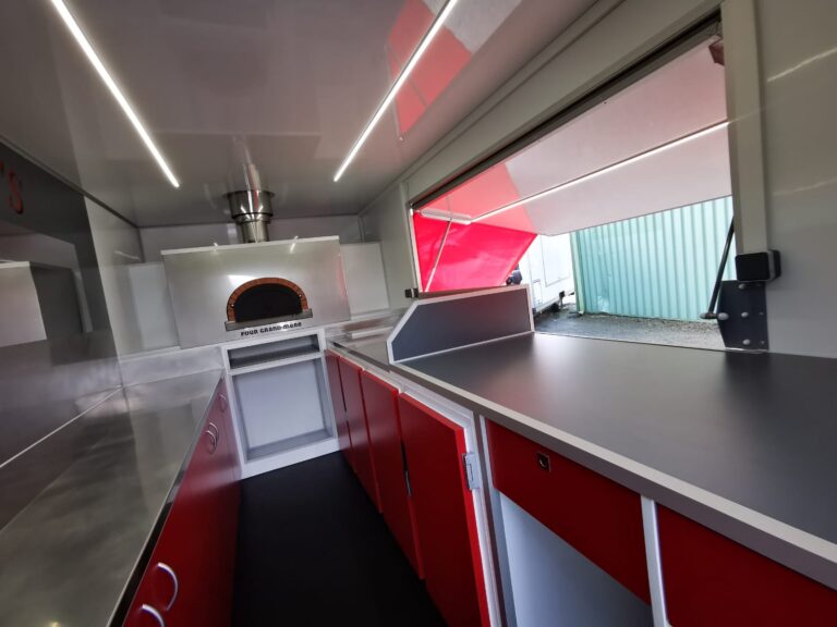 Camion pizza feu de bois - Aménagement complet 4