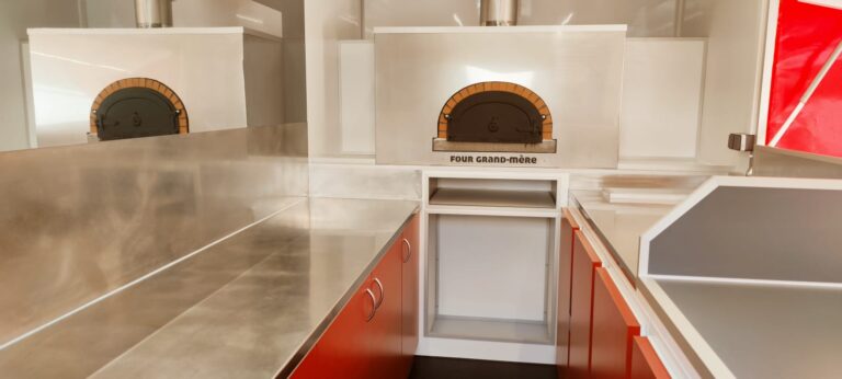 Camion pizza feu de bois - Aménagement complet 6
